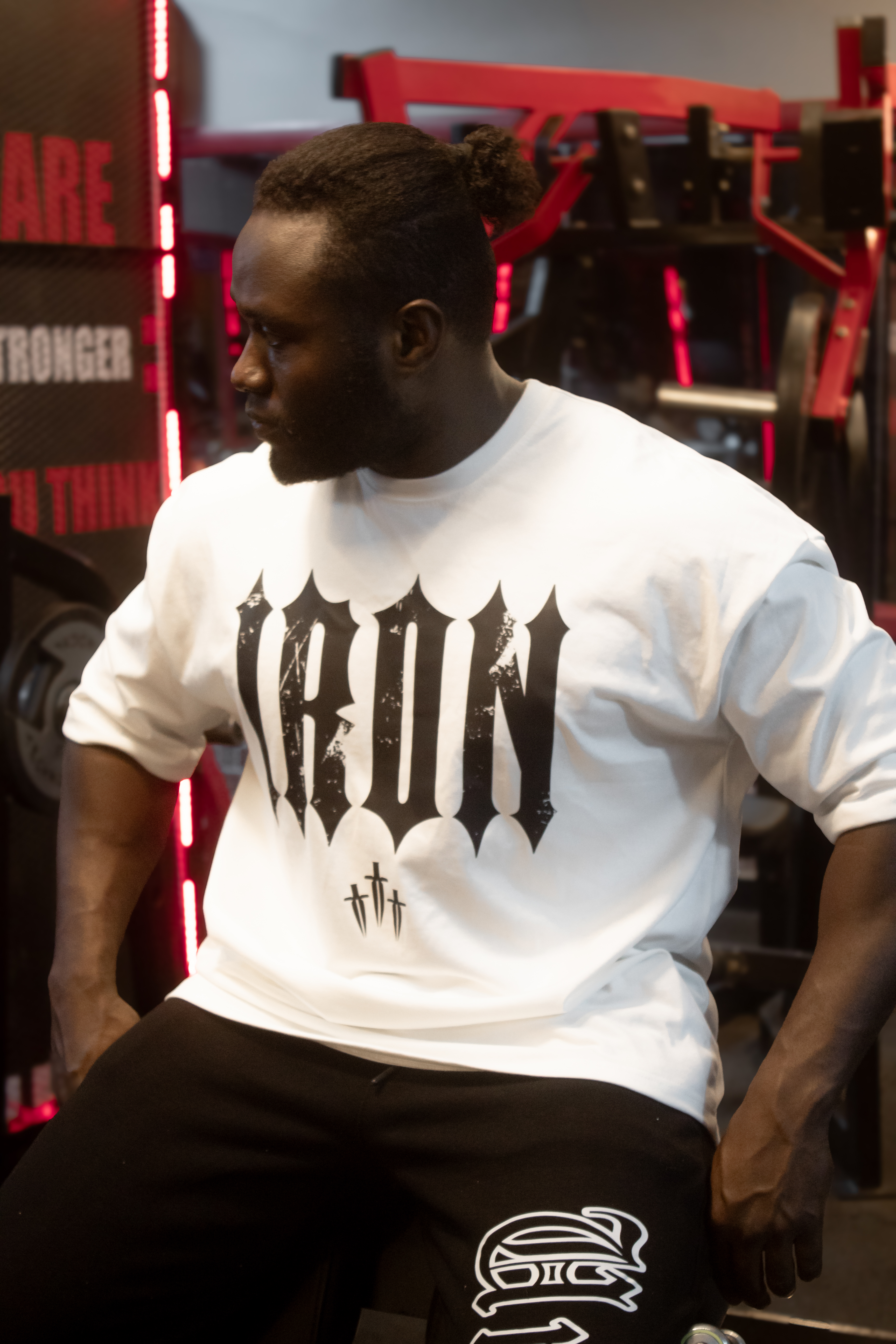 Undisputed iron t-shirt -white